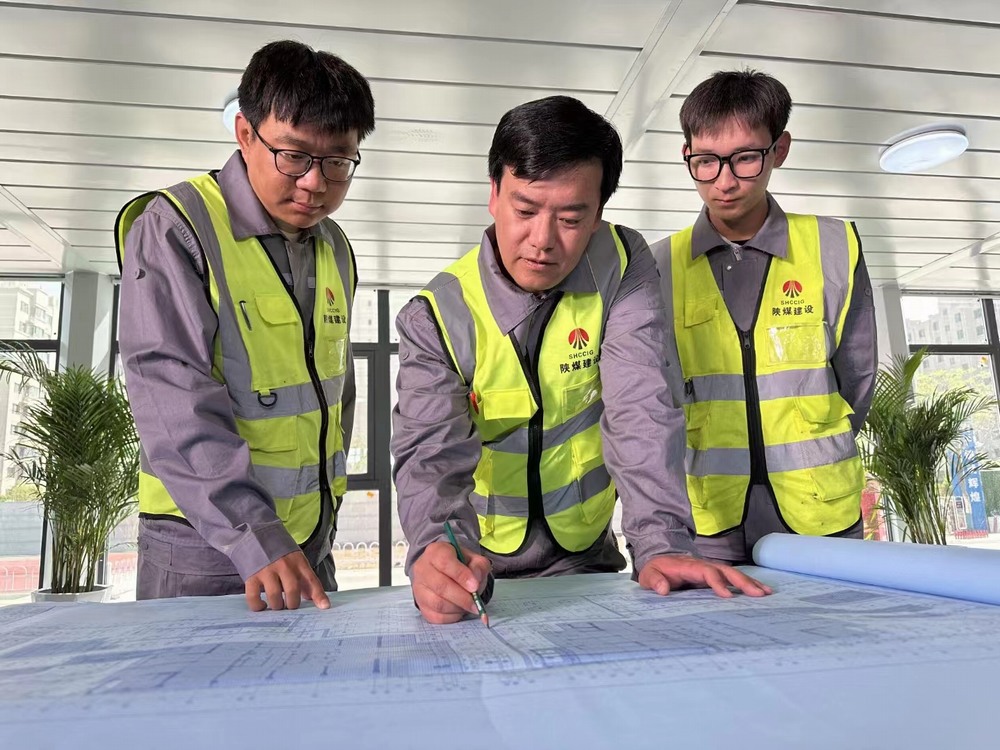 陜煤建設(shè)者勇?lián)?dāng)?施工一線譜華章 陜煤建設(shè)者勇?lián)?dāng)?施工一線譜華章